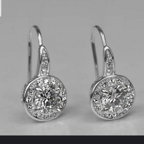 Jewelry - Absolutely Stunning 925 CZ earrings